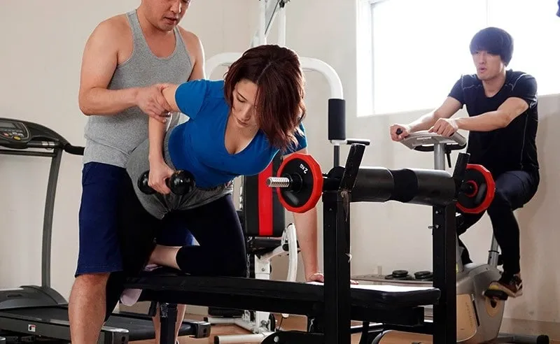 Anh xã phát hiện người vợ vụng trộm với huấn luyện viên thể hình